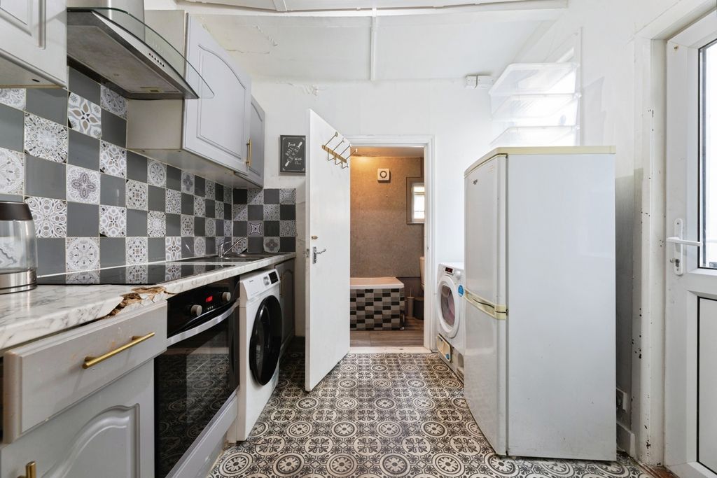 Property photo 3 of 13 Pbox-Img.Jpg
