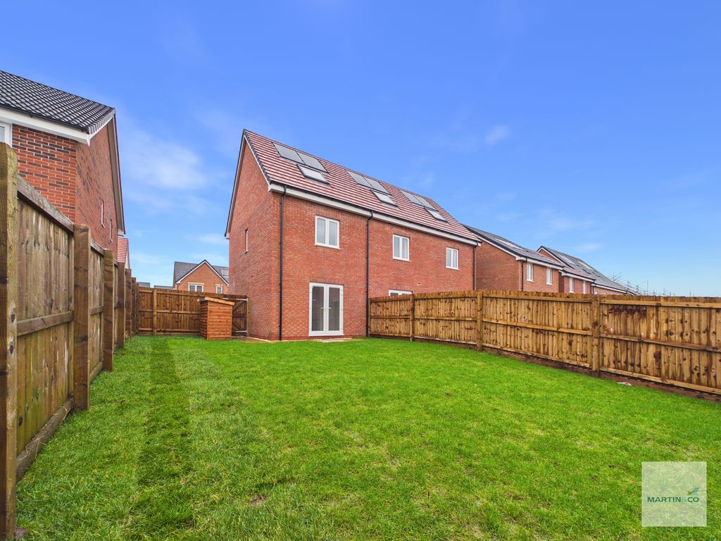 Property photo 3 of 17 Cam03394G0-Pr0442-Still018