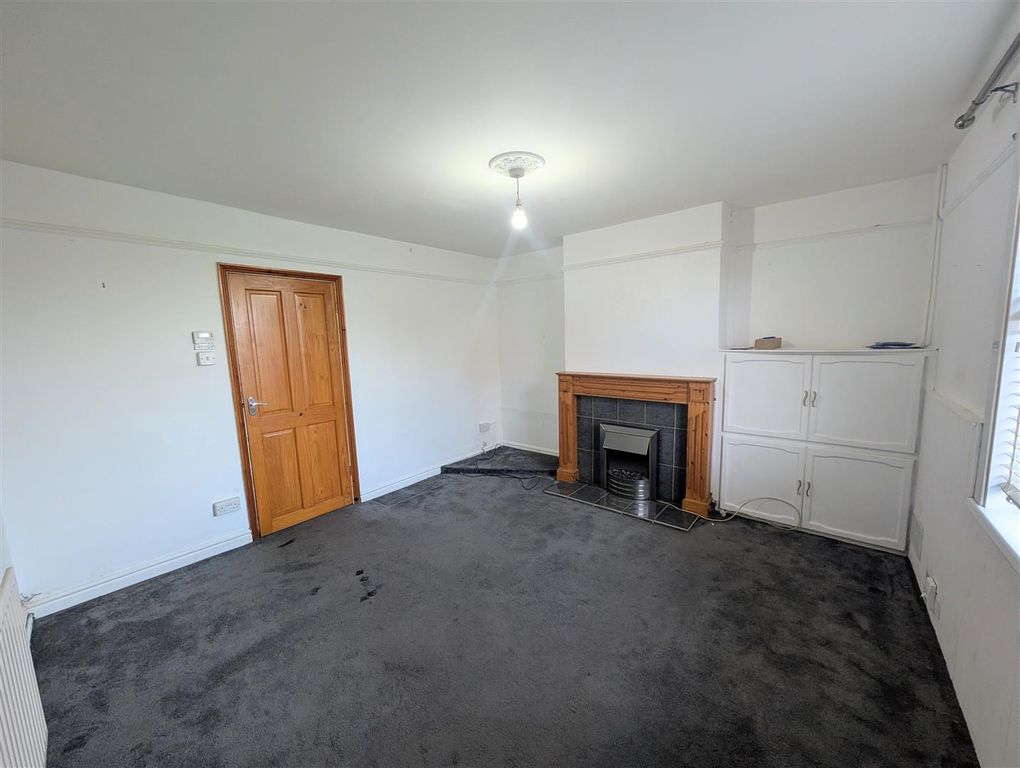 Property photo 3 of 11 Lounge