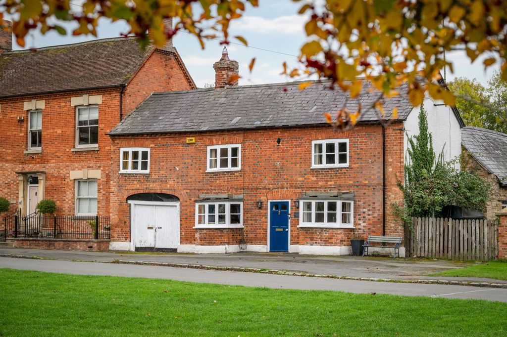 Property photo 1 of 32