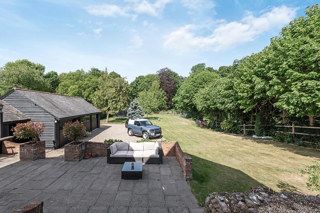 Property photo 3 of 32 Church End, 11-14.Jpg