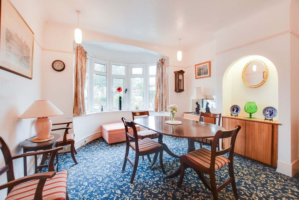 Property photo 2 of 23