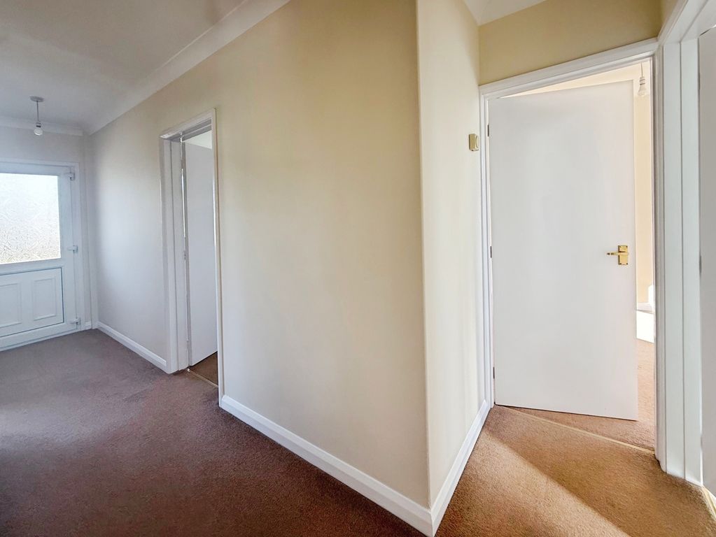 Property photo 2 of 18 Entrance Hall