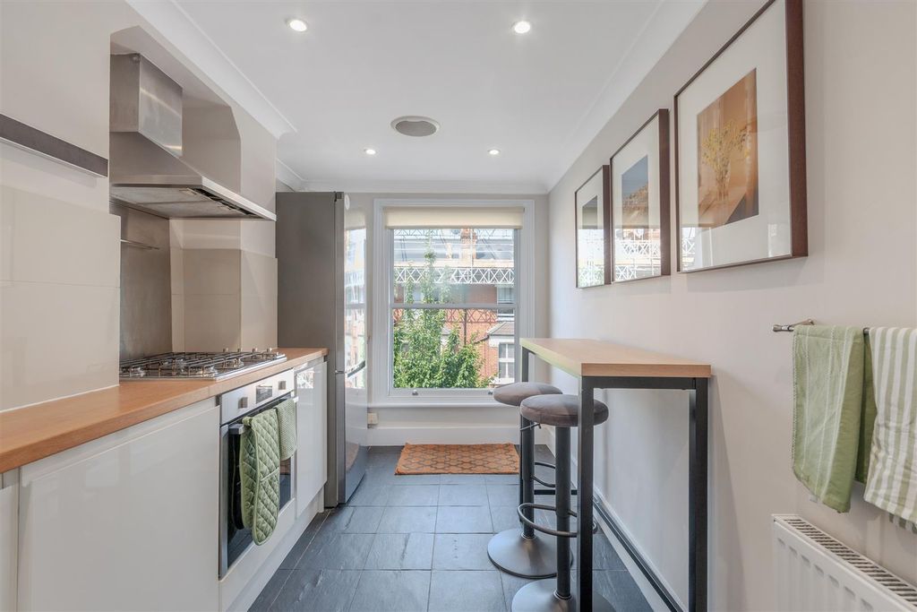 Property photo 3 of 9 Sulgrave Road