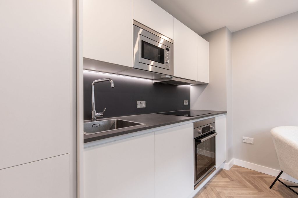 Property photo 1 of 17 Kitchen