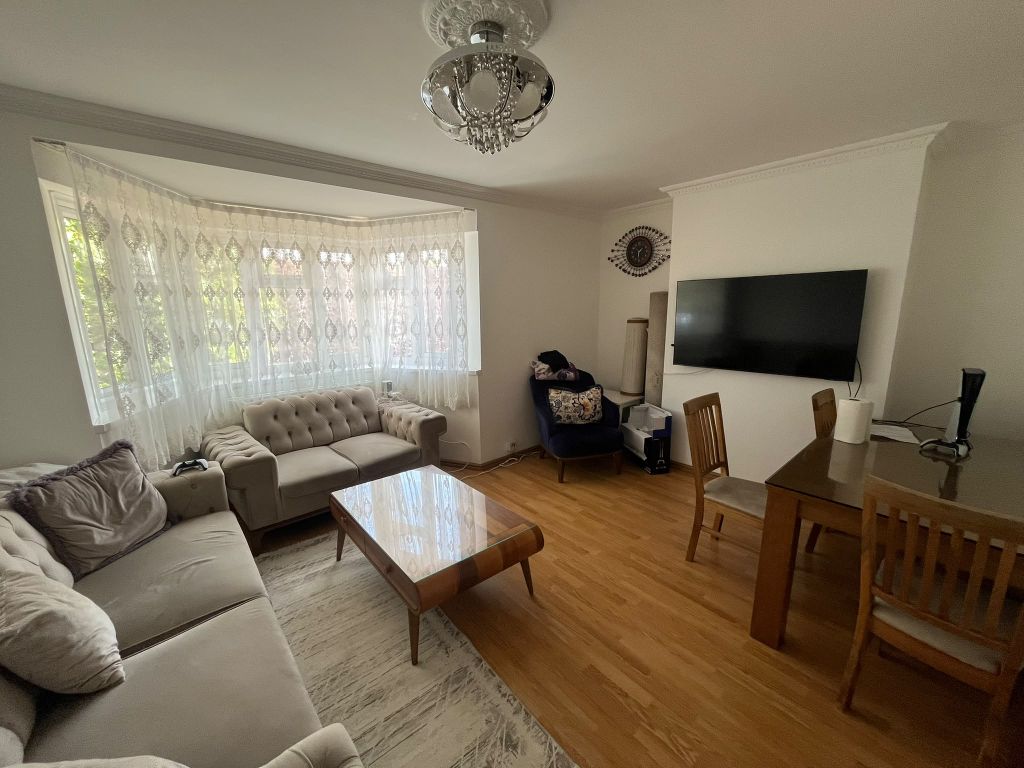 Property photo 1 of 9 Ab2Ef893-F060-414A-B689-F8E78Ddba60E