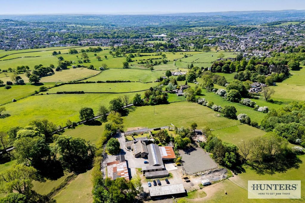 Property photo 1 of 44 91538_Upcroft House Farm Carlton Lane Guiseley  (4