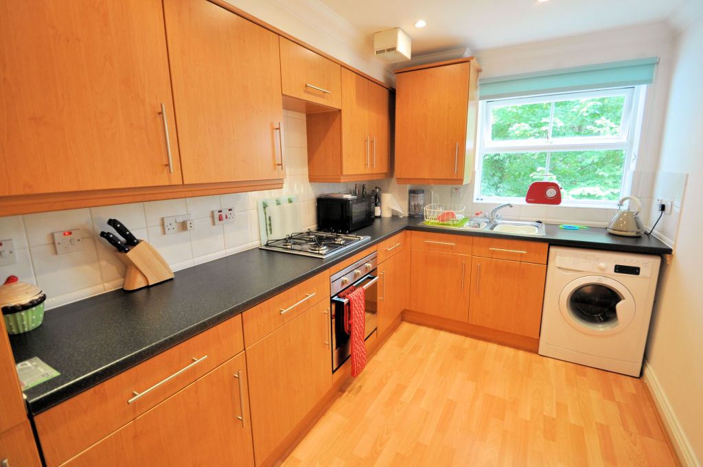 Property photo 3 of 9 Kitchen