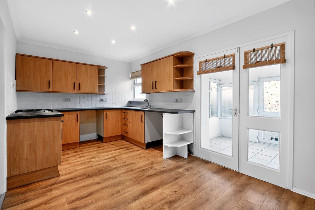 Property photo 2 of 23