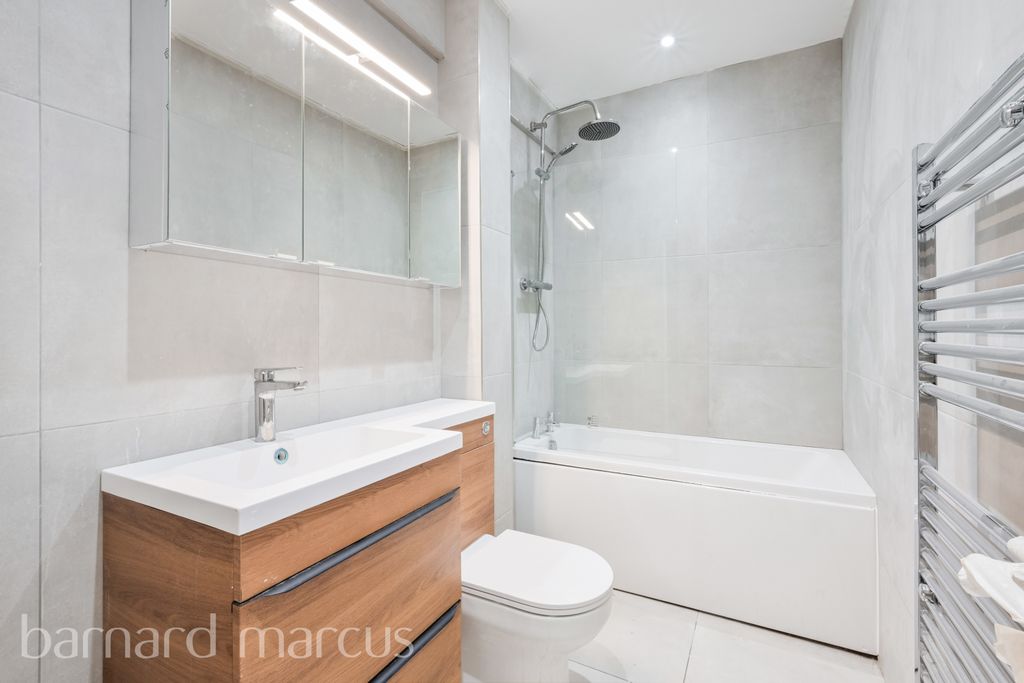 Property photo 3 of 8 Bathroom