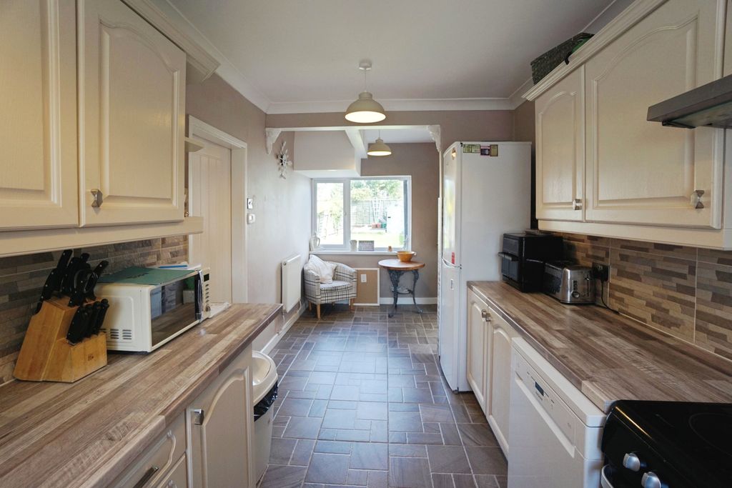 Property photo 3 of 14 Kitchen Diner