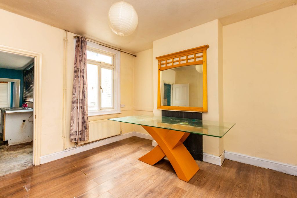 Property photo 3 of 10 Dining Area