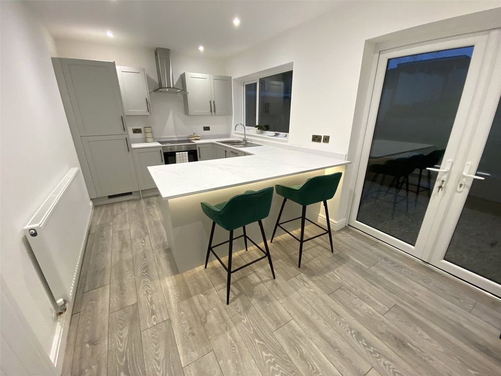 Property photo 2 of 16 Picture No. 25