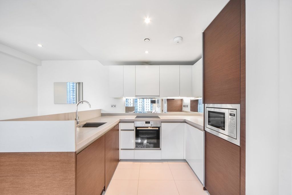 Property photo 3 of 10 Kitchen