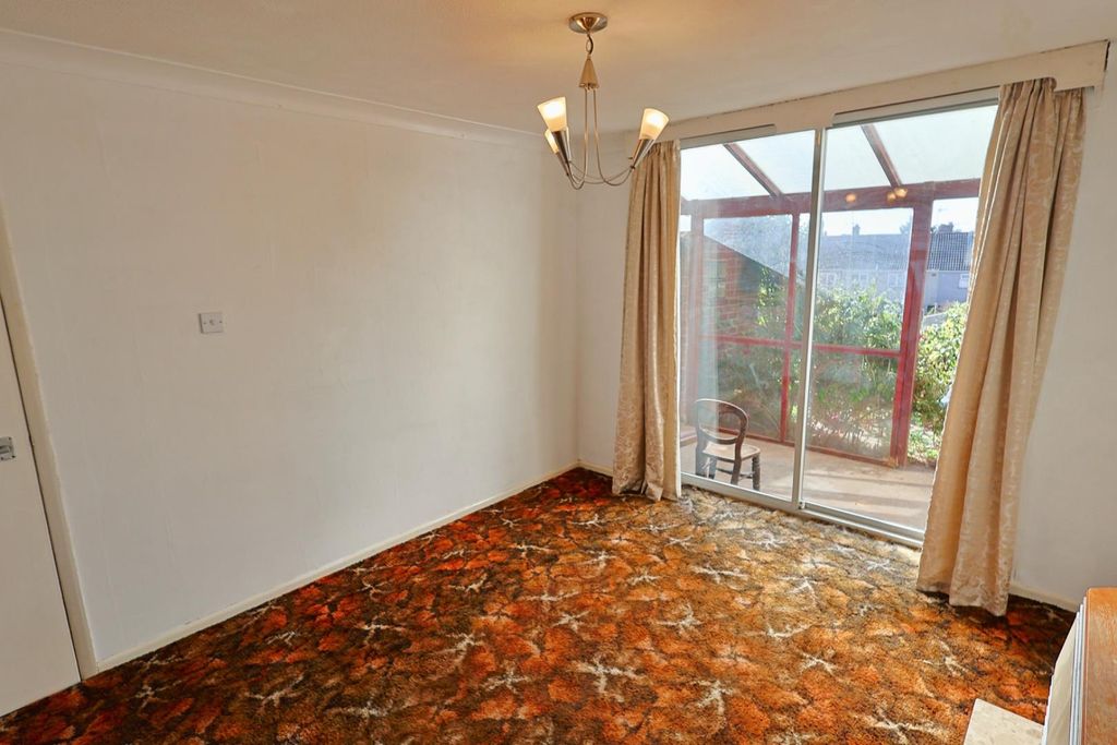 Property photo 3 of 16 Dining Room