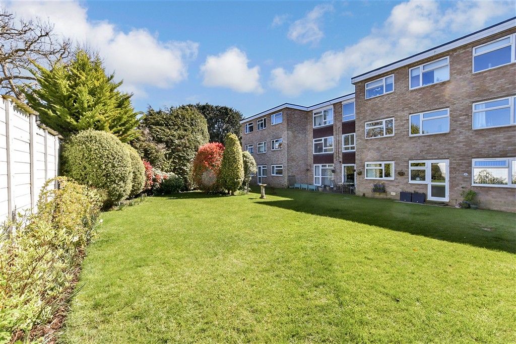 Property photo 1 of 11 Communal Gardens