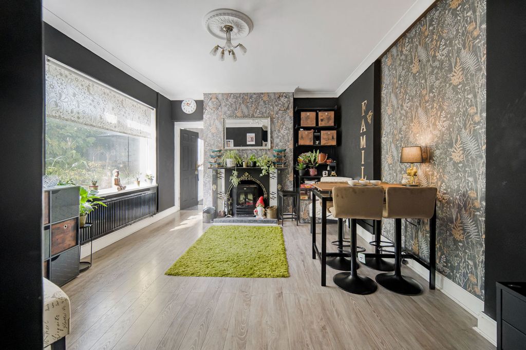 Property photo 3 of 44