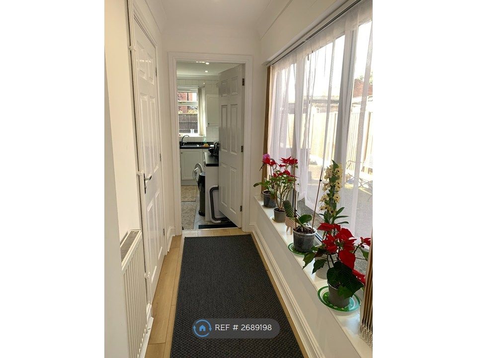 Property photo 1 of 16 Hallway To Kitchen