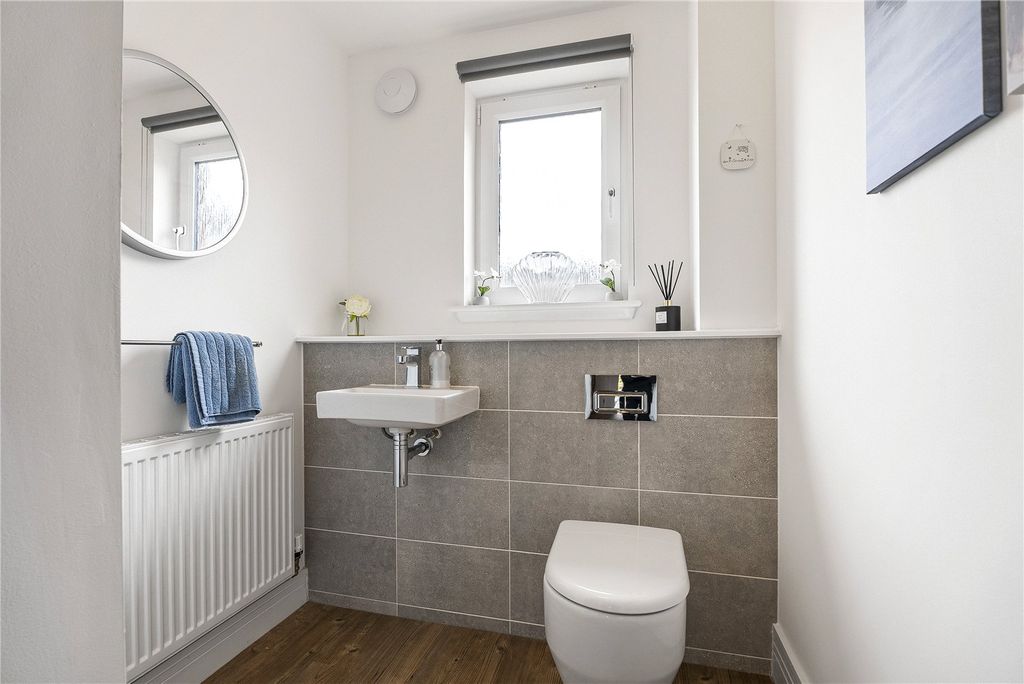 Property photo 3 of 37 16 College Way