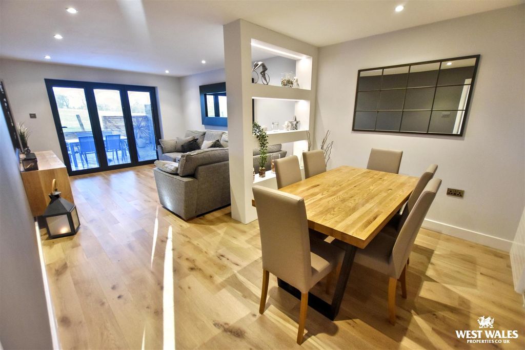 Property photo 2 of 22 5 (4).Jpg