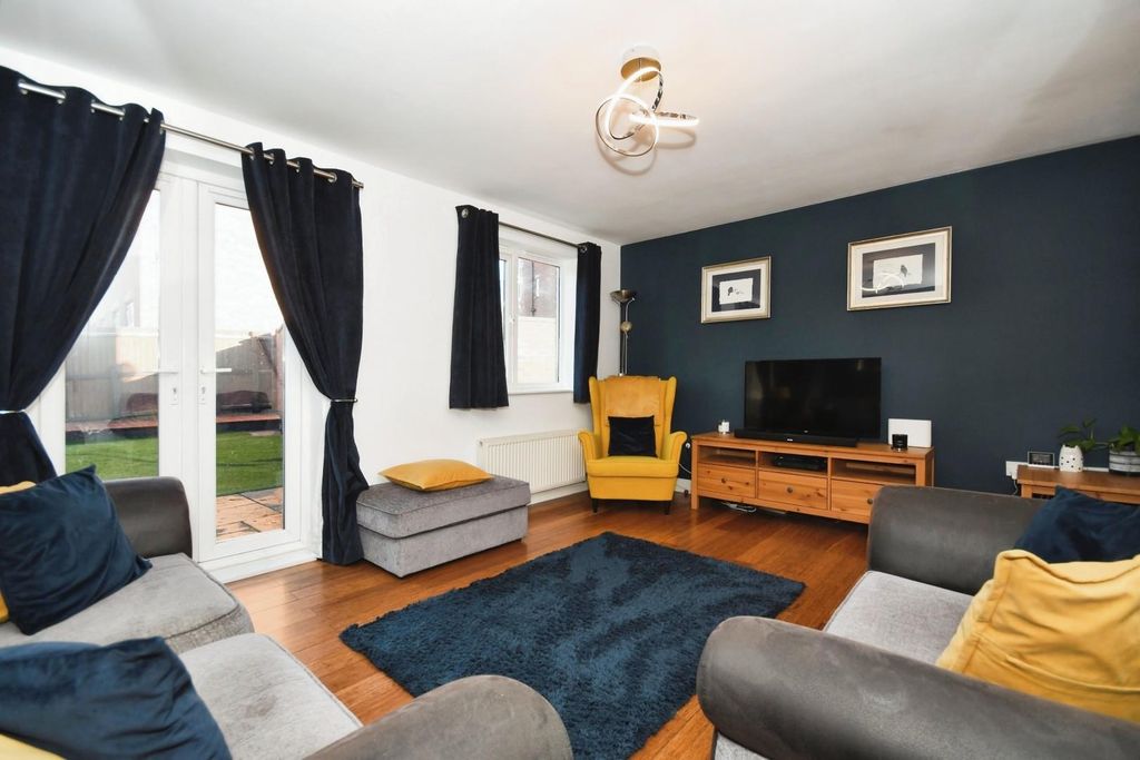 Property photo 2 of 15 Lounge 02.Jpg