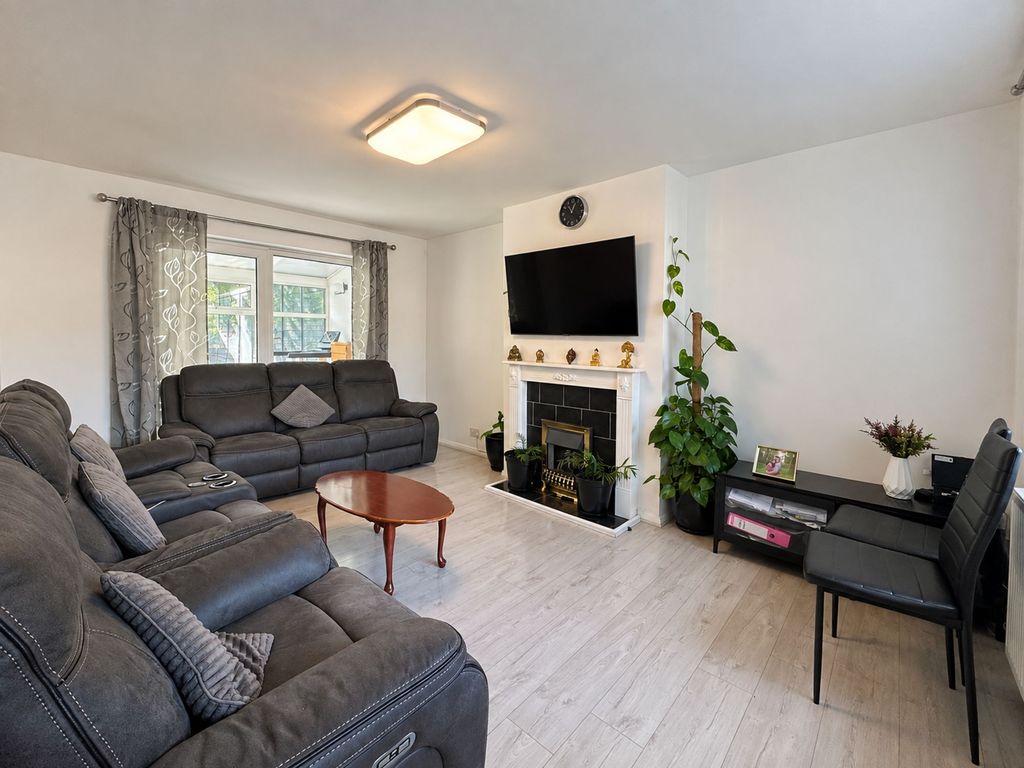 Property photo 3 of 14 Living Room