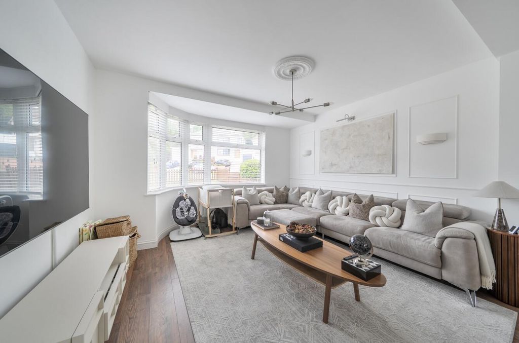 Property photo 2 of 14 Davidson Frost-Wellings, Dfw, Beverley Gardens, St