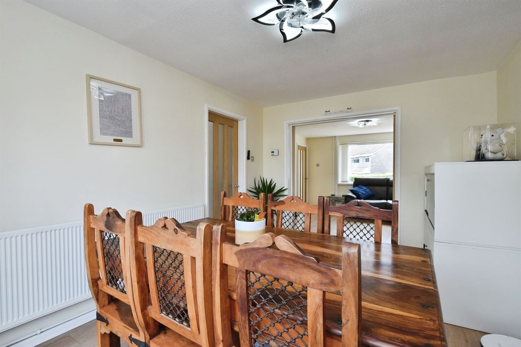 Property photo 3 of 34