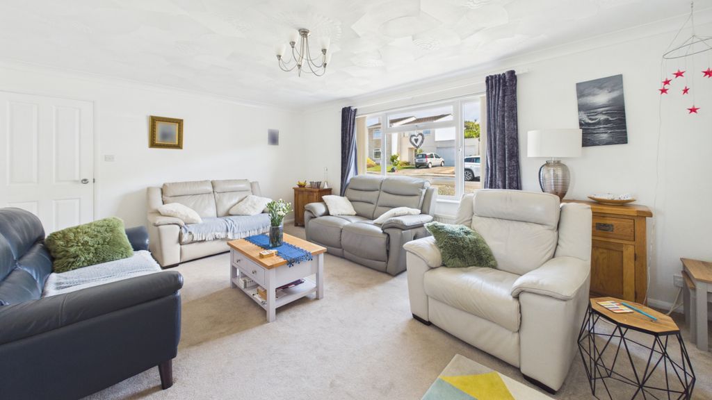 Property photo 3 of 17 Cam01577G0-Pr1041-Still015