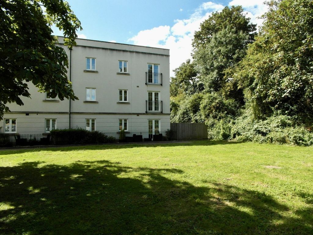 Property photo 1 of 7 Front