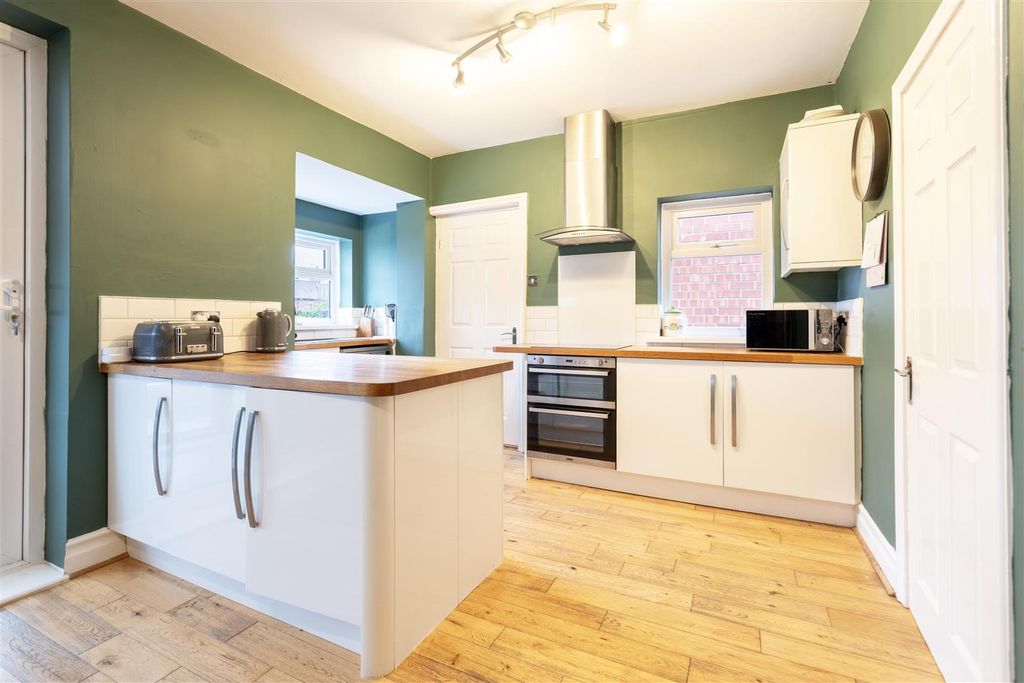 Property photo 3 of 10 Kitchen / Diner