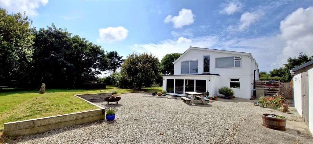 Property photo 1 of 20 The Farmhouse