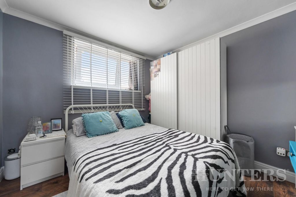 Property photo 2 of 12 22 Russell Road N15 5Ls-6.Jpg