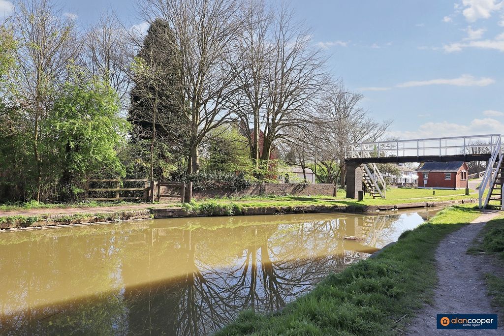 Property photo 3 of 18 4244343
