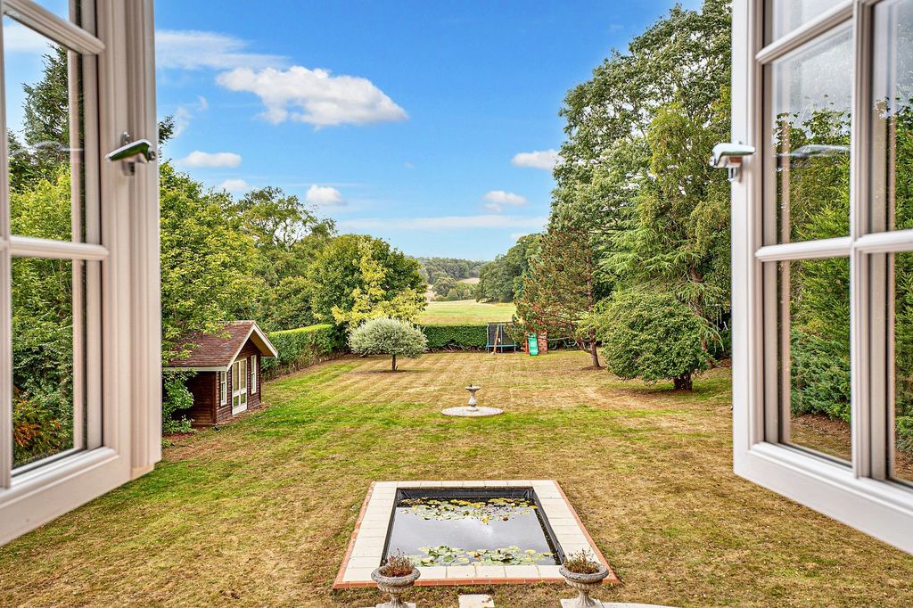 Property photo 2 of 32