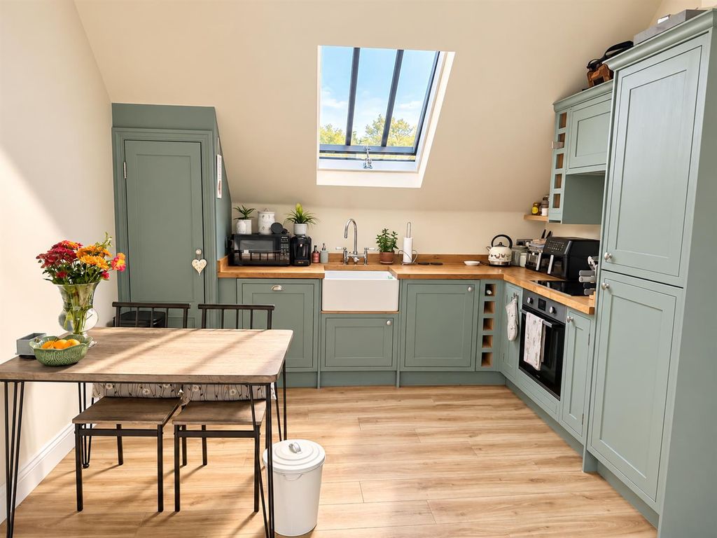 Property photo 3 of 16 B74796A9-d82F-4209-9713-d15Fc8d0d26d.Png
