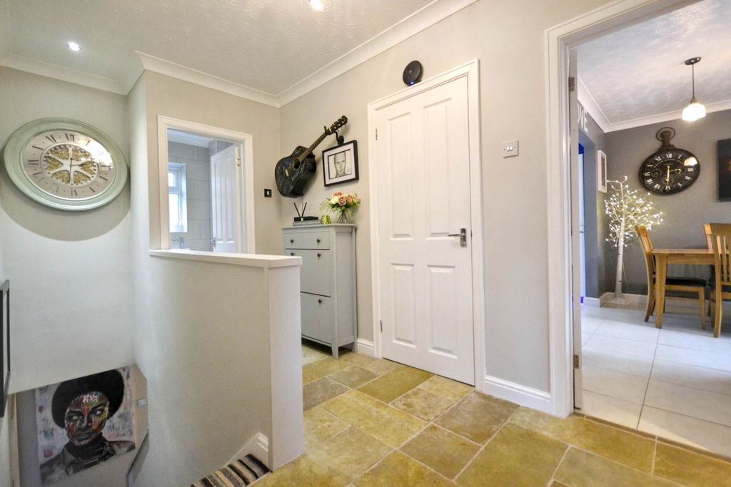 Property photo 3 of 33