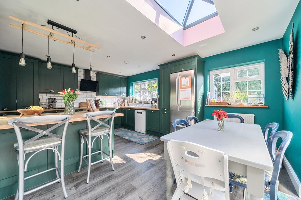 Property photo 2 of 20 Picture No. 11