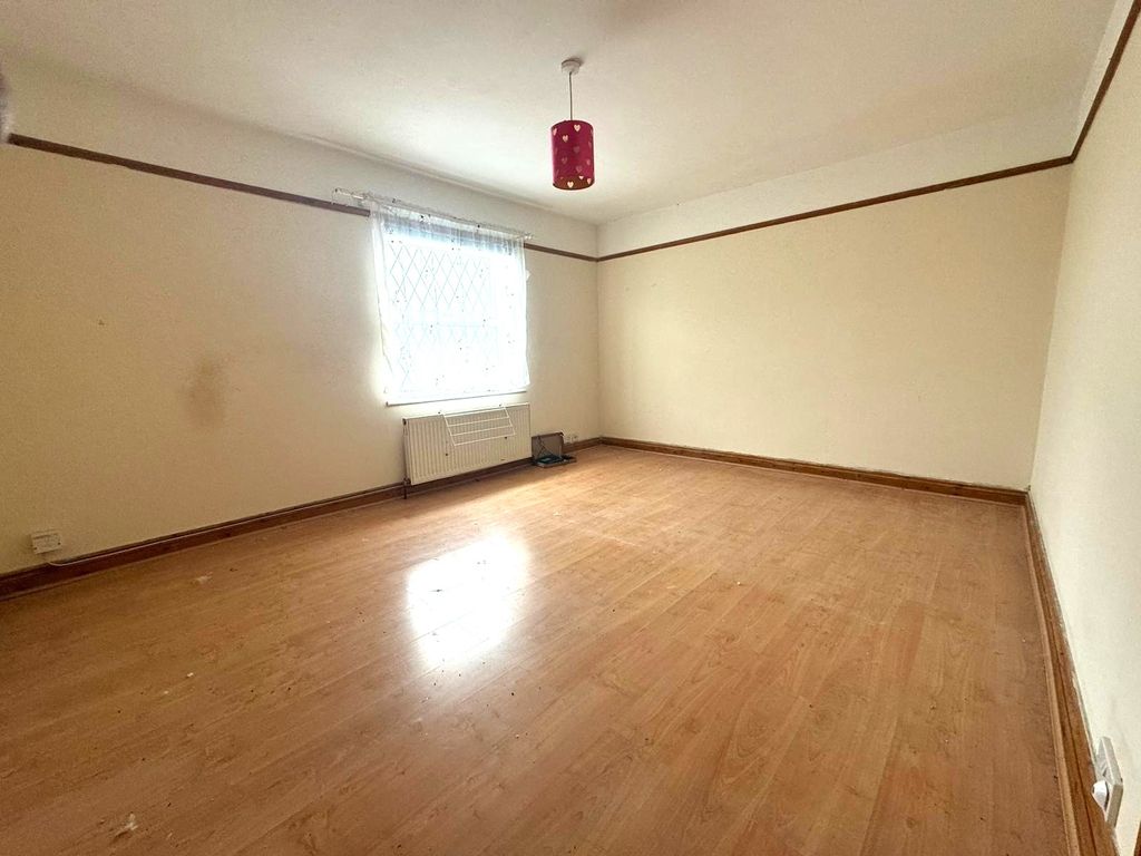 Property photo 2 of 5 Living Room