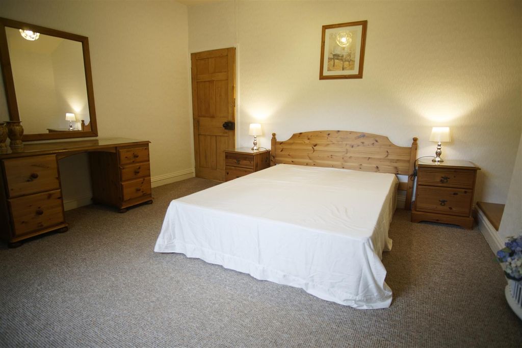 Property photo 2 of 9 Bedroom