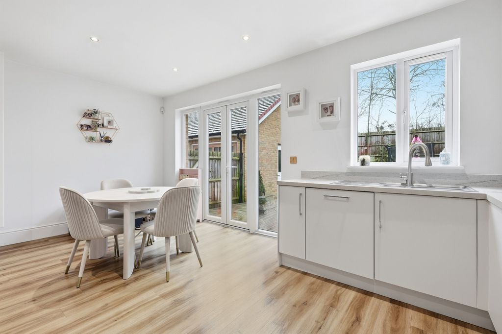 Property photo 3 of 21 4838226