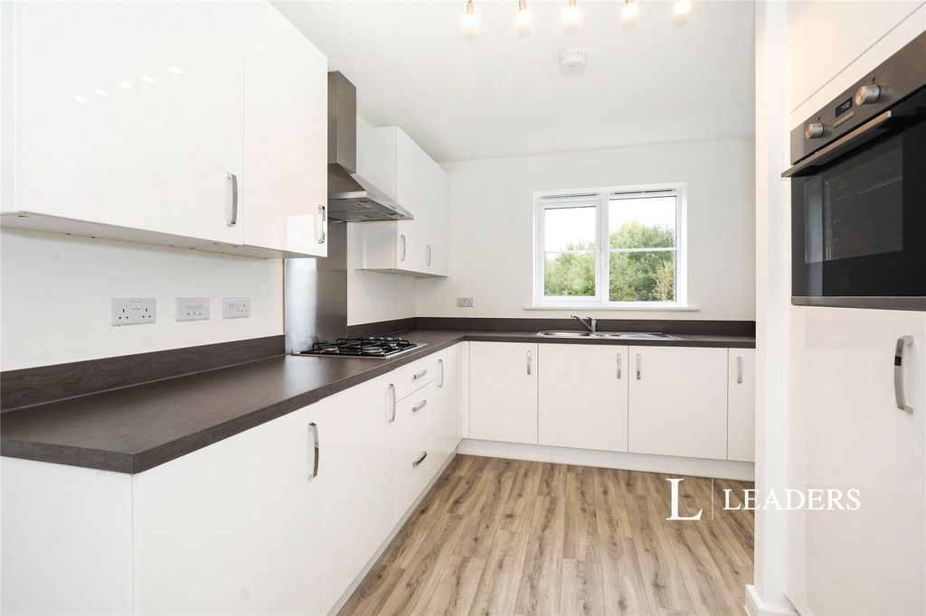 Property photo 2 of 9 Kitchen