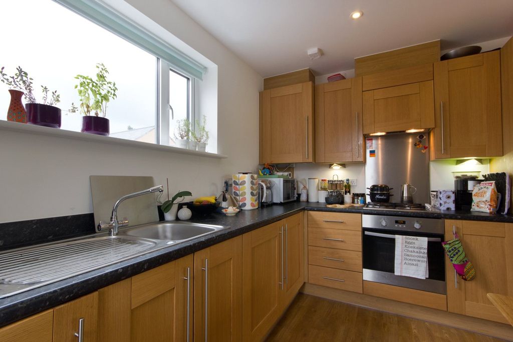 Property photo 2 of 8 Kitchen