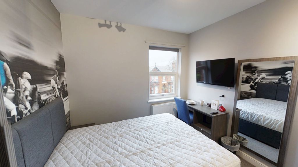 Property photo 2 of 11 R-14-02