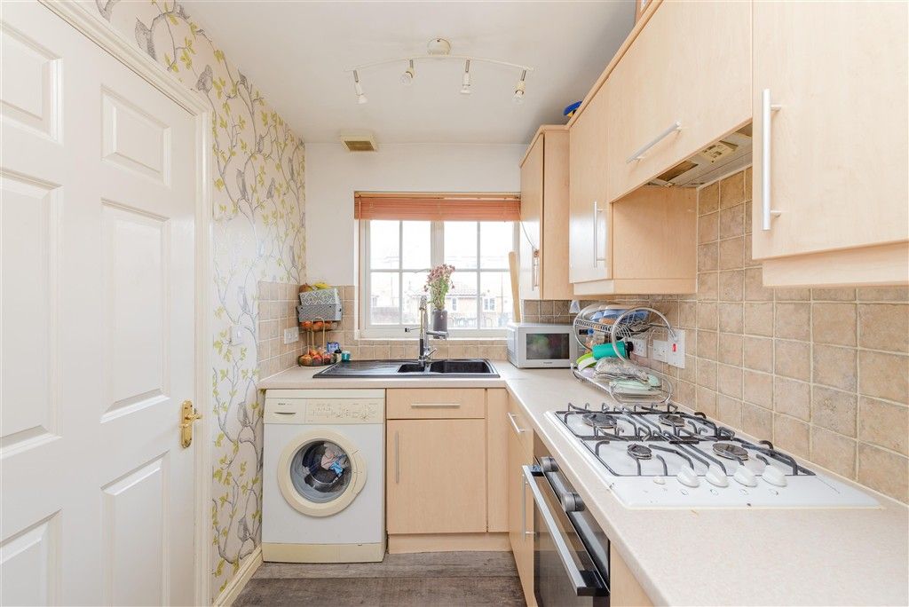 Property photo 3 of 7 Kitchen