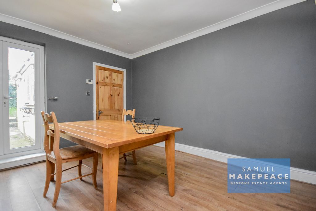 Property photo 3 of 21 Gallery