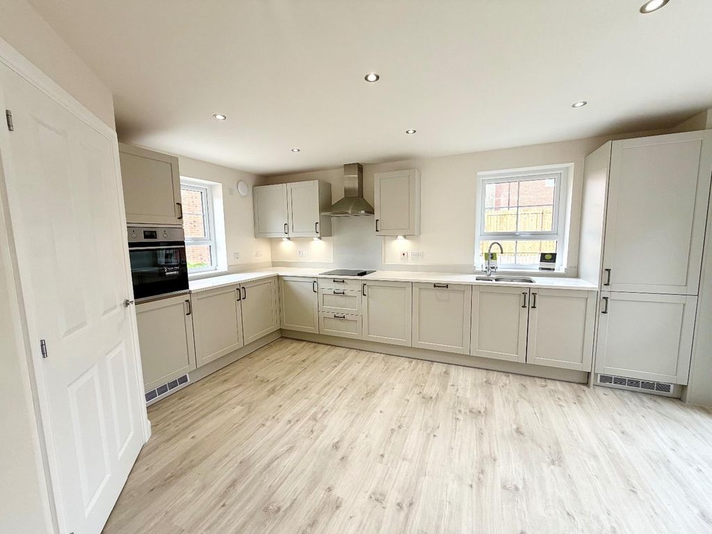 Property photo 3 of 12 Kitchen