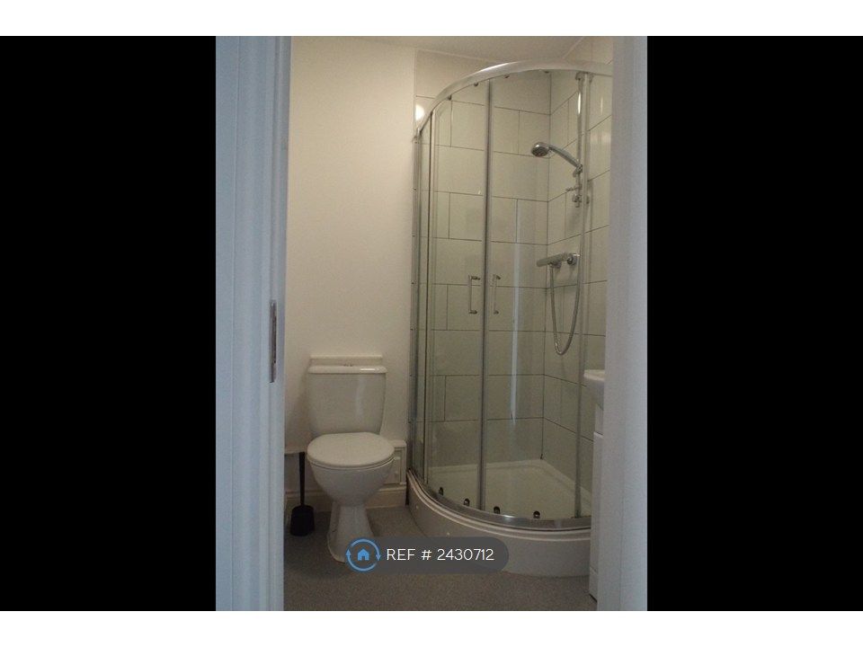 Property photo 3 of 10 En Suite