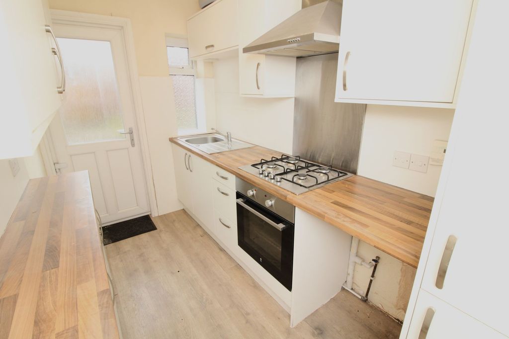 Property photo 2 of 10 Kitchen