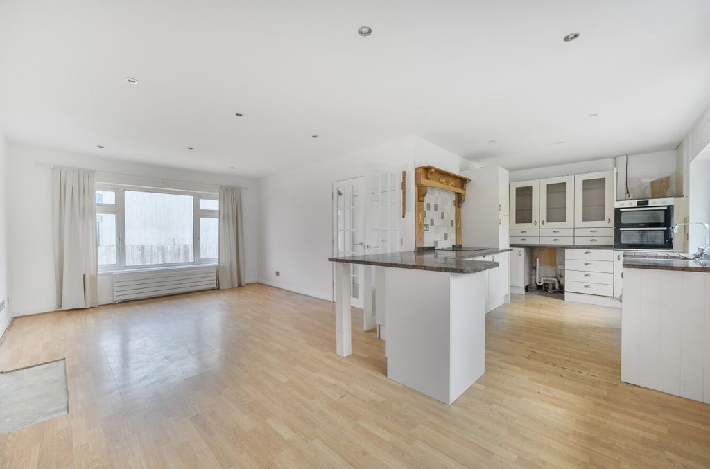 Property photo 3 of 13 Internal